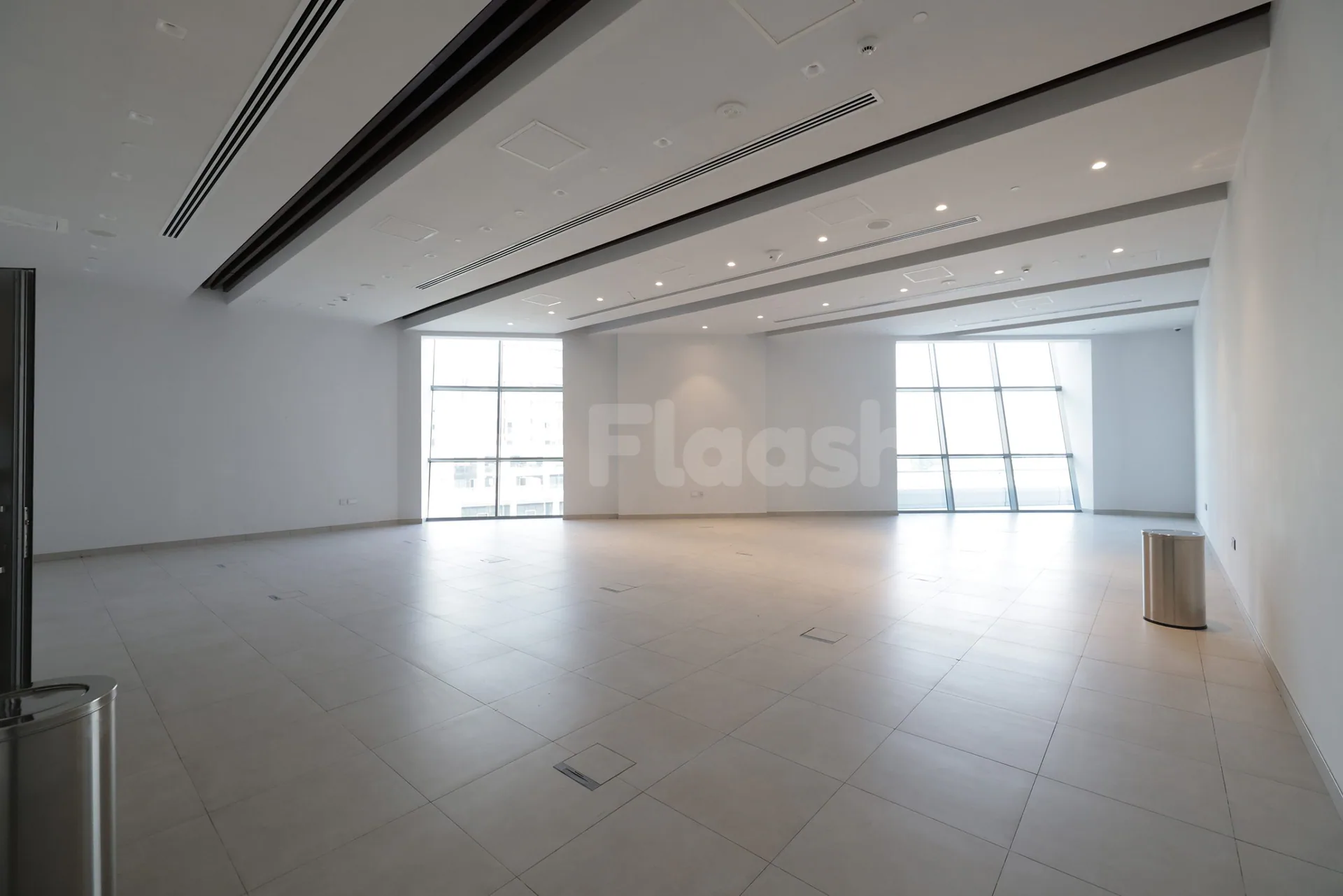 Large open meeting room at Space42 Arena in Abu Dhabi with floor access panels