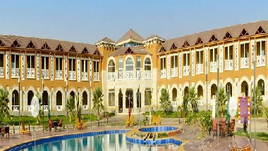 Boudl Half Moon Resort