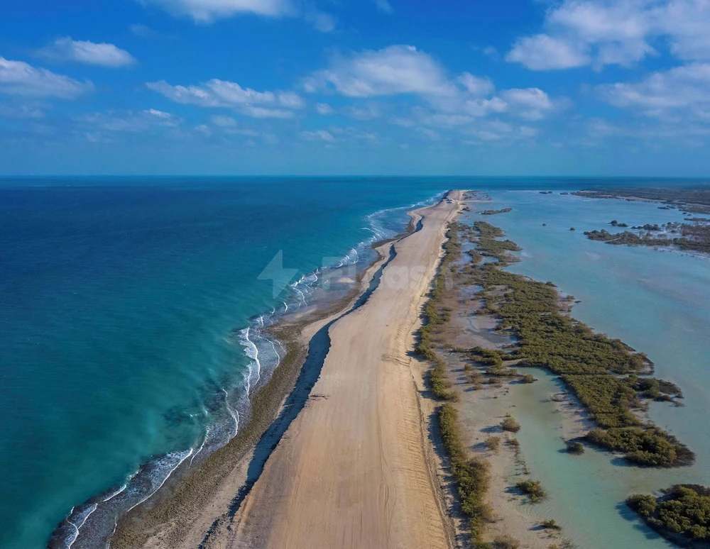 Sandy beach at An! Anantara Sir Bani Yas Island Al Yamm Villa Resort, Abu Dhabi, with turquoise waters